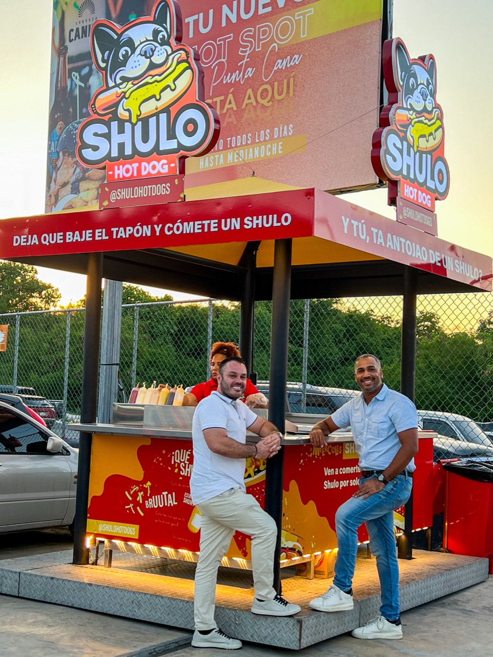 Fundadores Shulo en el kiosko